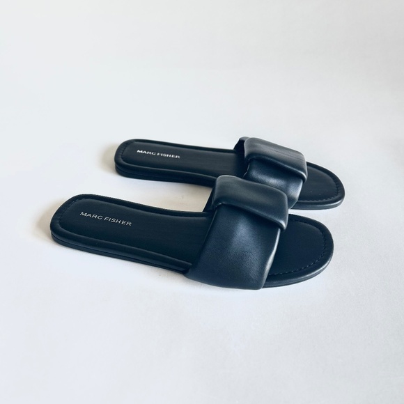 New Marc Fisher Black Man Made Leather Rubber Outsole Flip Flops size 9 - Picture 1 of 11